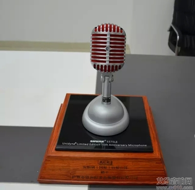 銳聲榮獲ACE頒贈SHURE 5575LE紀念版話筒 傳承行業經典，共譜音響新篇